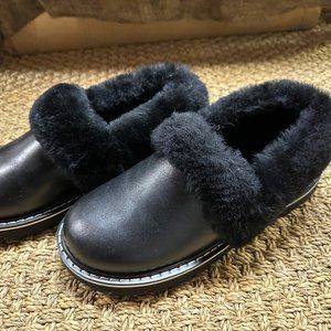 ROYAL CANADIAN LEATHER SHEEPSKIN SLIPPER NEW